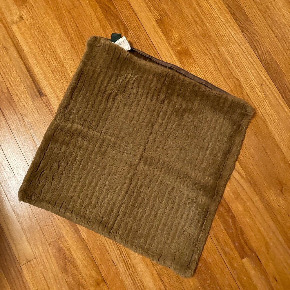 Faux-fur pillow cases in camel brown